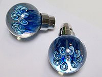 bouton de porte double Ile de Bréhat. Bulles de fleur bleu - Monture chromée.
